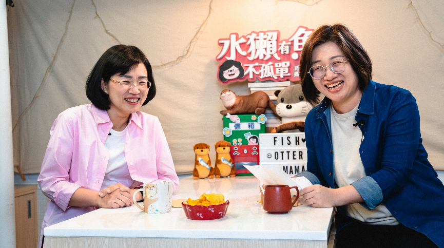 蘇巧慧、陳培瑜共同創立的網路節目「水獺有魚不孤單—巧慧培瑜的媽媽信箱」。 圖：蘇巧慧辦公室提供