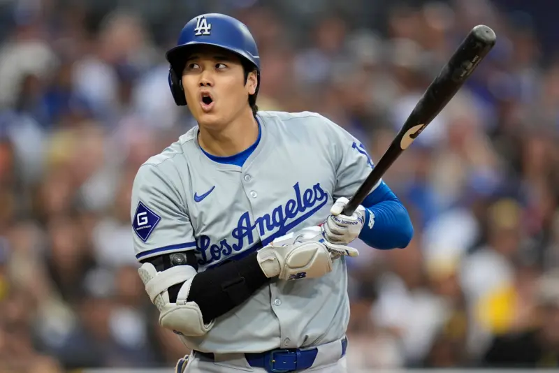 ▲道奇球星大谷翔平安打數掛單，9局被換代打提前下班，疑似背部不適。（圖／美聯社／達志影像）