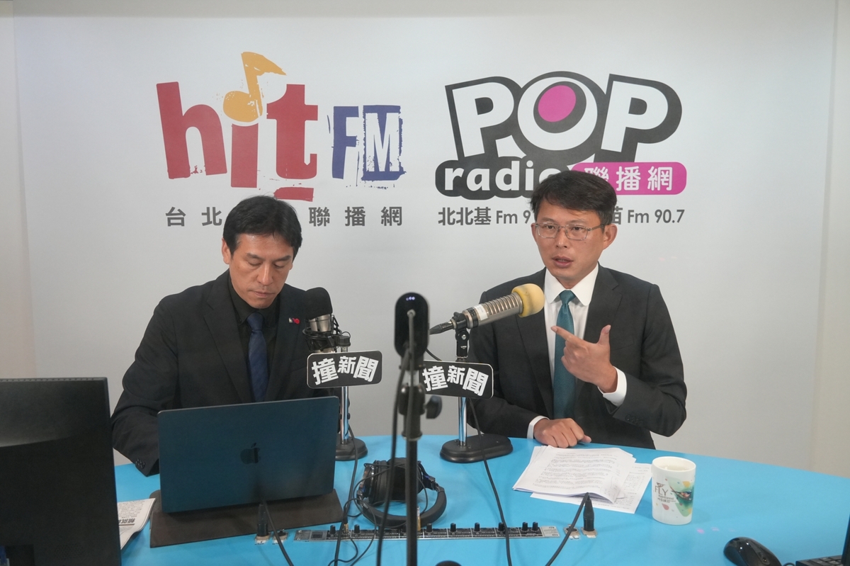 民眾黨團總召黃國昌接受《POP撞新聞》專訪。 圖：《POP撞新聞》製作單位 / 提供