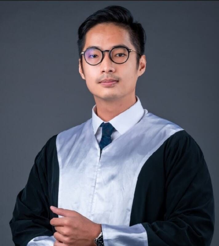 鄭鴻威為詐騙集團車手辯護時涉嫌洩漏偵查中筆錄內容等資料，維繫詐欺集團存續，重創律師職業形象。 圖：翻攝鄭鴻威律師事務所網頁