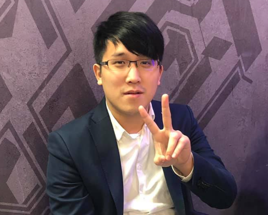 資深主播Section因有許多新生代主播站上播報台，近年來轉播《英雄聯盟》次數也逐漸減少。 圖：翻攝自Section部分 FB