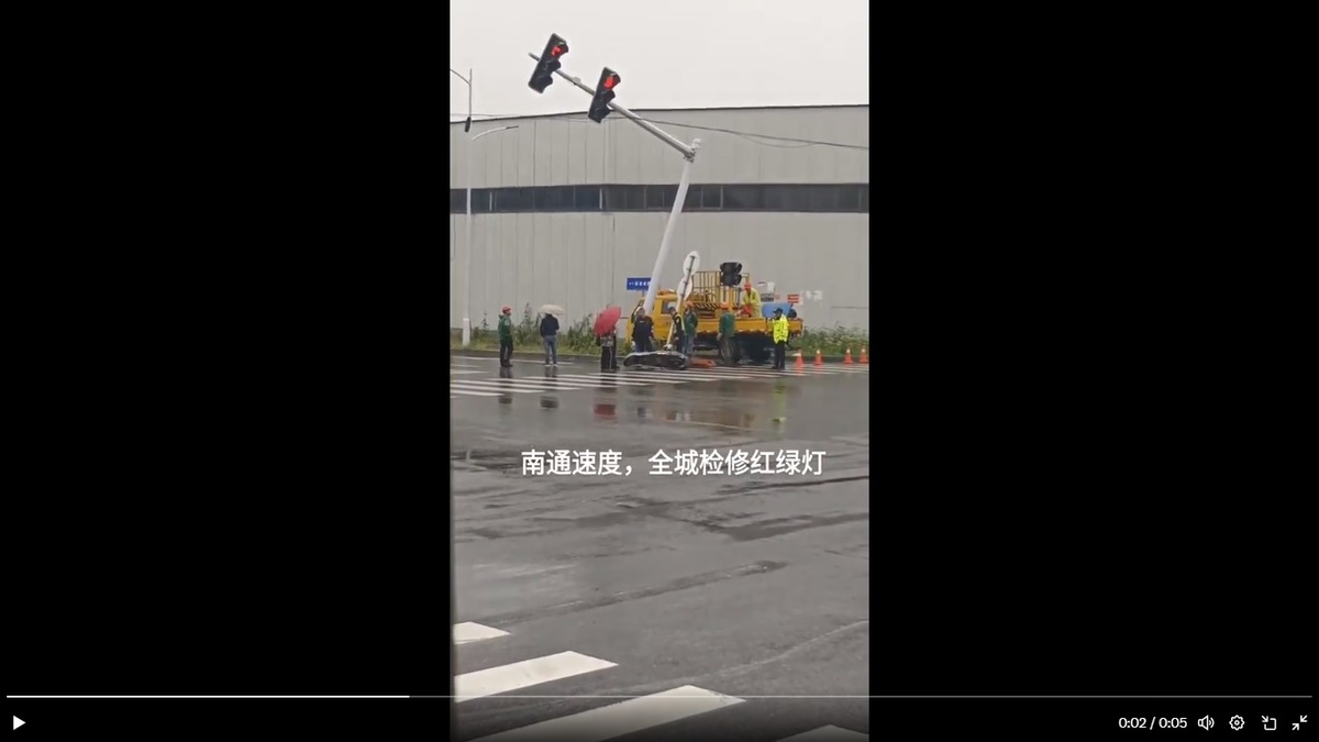(影) 中國強力封鎖攔不住! 南通車禍現場慘狀曝光 罹難小孩被一個個抬出車外