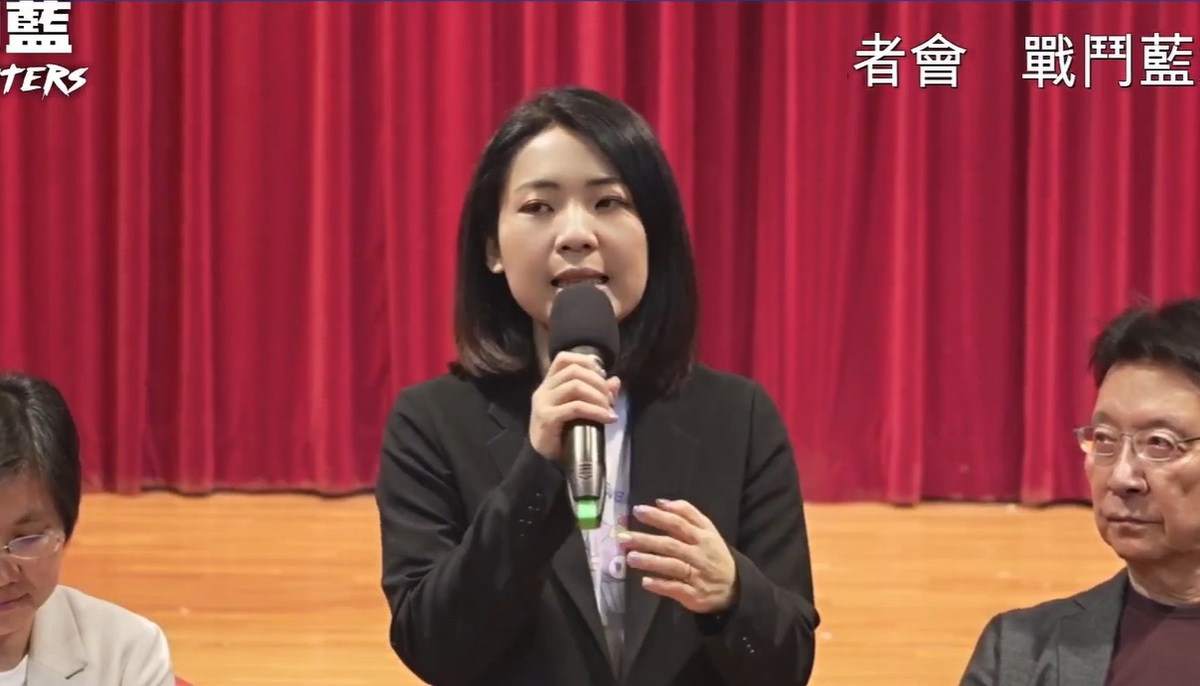 國民黨立委徐巧芯出席「戰鬥藍」的力挺行動。 圖：擷取自趙少康臉書