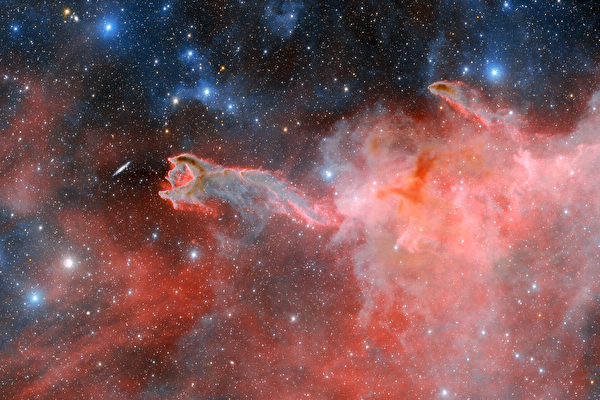 「上帝之手」長達8光年！暗能量相機拍出超新星殘骸中的彗星狀雲球