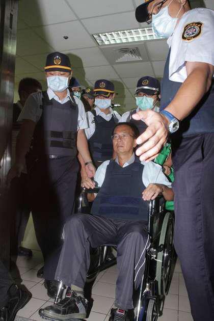 陳水扁主治醫師陳順勝臉書貼出多張陳水扁當年照片。 圖：擷自陳順勝臉書