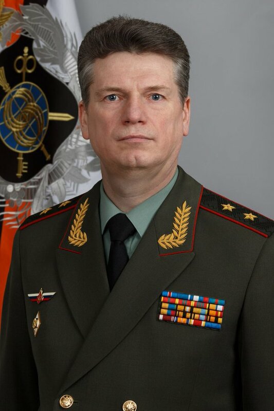 國防部主要人事局長尤里·庫茲涅佐夫（Yuriy Kuznetsov）中將在深夜被戴著頭套軍事反情報官員從家中帶走。 圖 : 翻攝自X帳號@igorushko