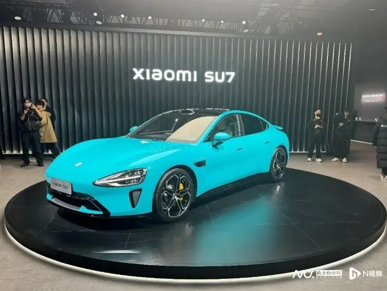 一位小米 SU7 車主李先生近日反映，其新購未滿一個月的小米 SU7 在停車過程中，煞車疑似突然失靈，煞車踏板沒有阻尼感，且車內響起警報聲，同時出現「煞車系統故障」等 4 條異常訊息。 圖 : 翻攝自騰訊網