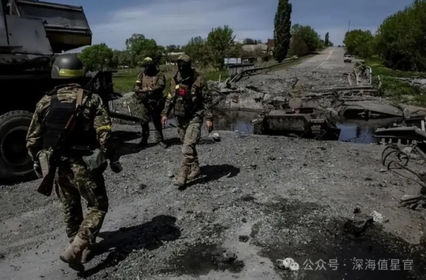 在戰術上，俄軍透過集中火力與持久戰術，不斷削弱烏克蘭的抵抗力，並在部分戰區取得推進。 圖 : 翻攝自微信公眾號/深海值星官