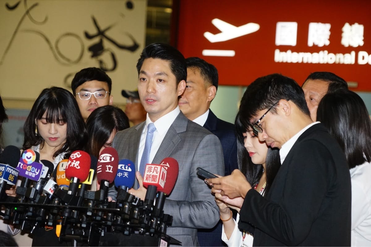 台北市長蔣萬安（中）接受訪問。 圖：台北市政府 / 提供