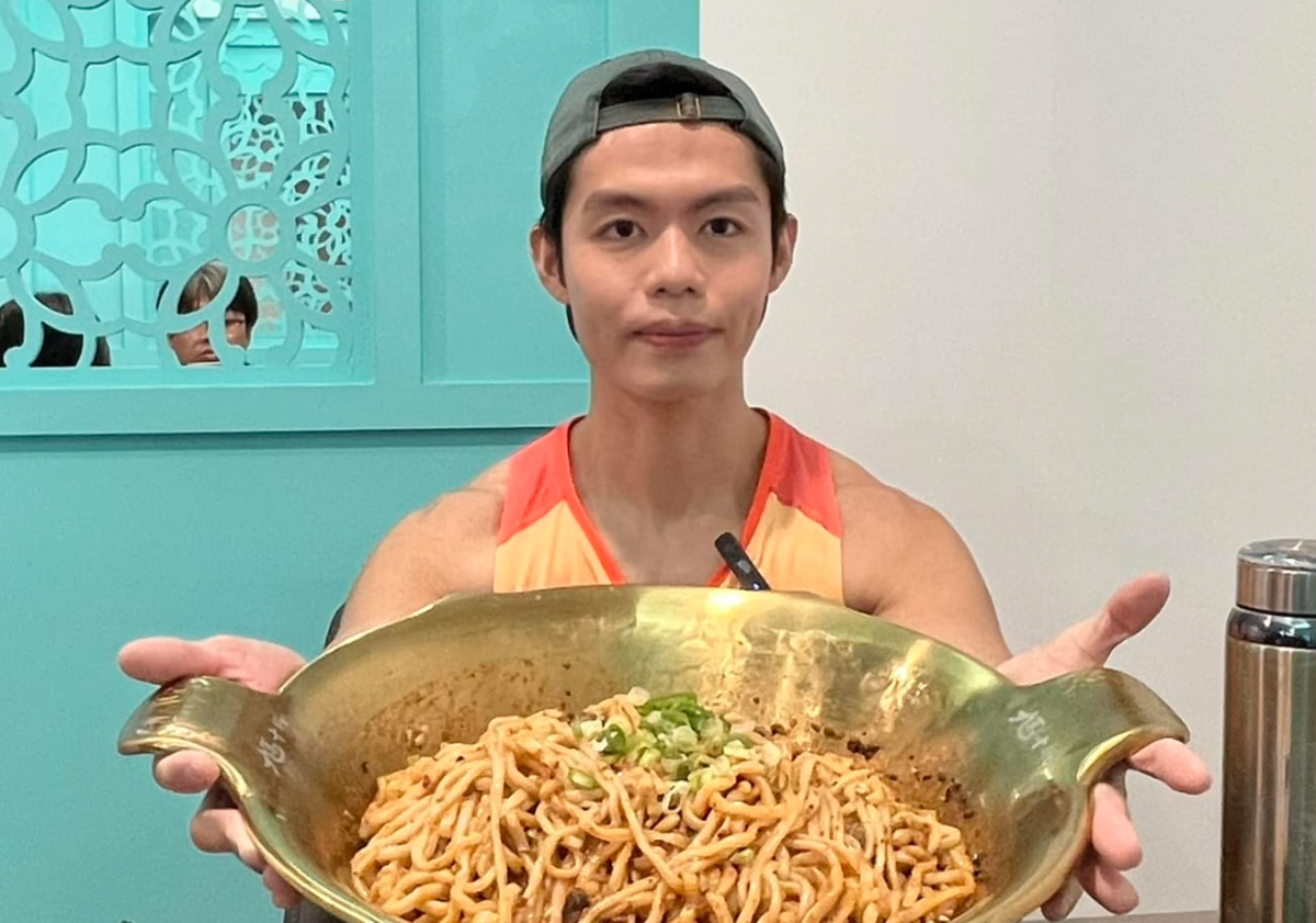 黑哲教練以分享健身觀念及挑戰大份量美食系列影片走紅，YouTuber頻道累積1.15萬訂閱。 圖：翻攝自黑哲教練FB