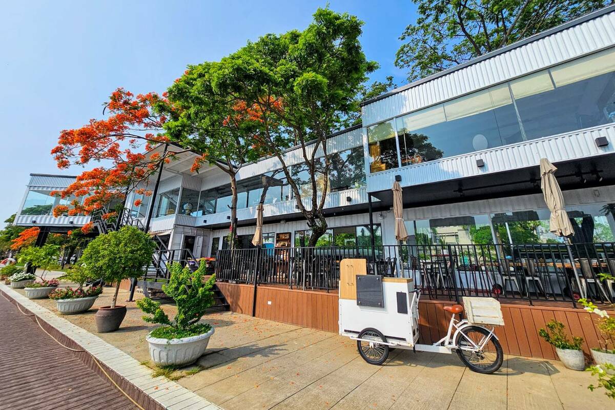 愛河畔觀光局最新委外經營的「愛河走走」。 圖：高雄市觀光局/提供