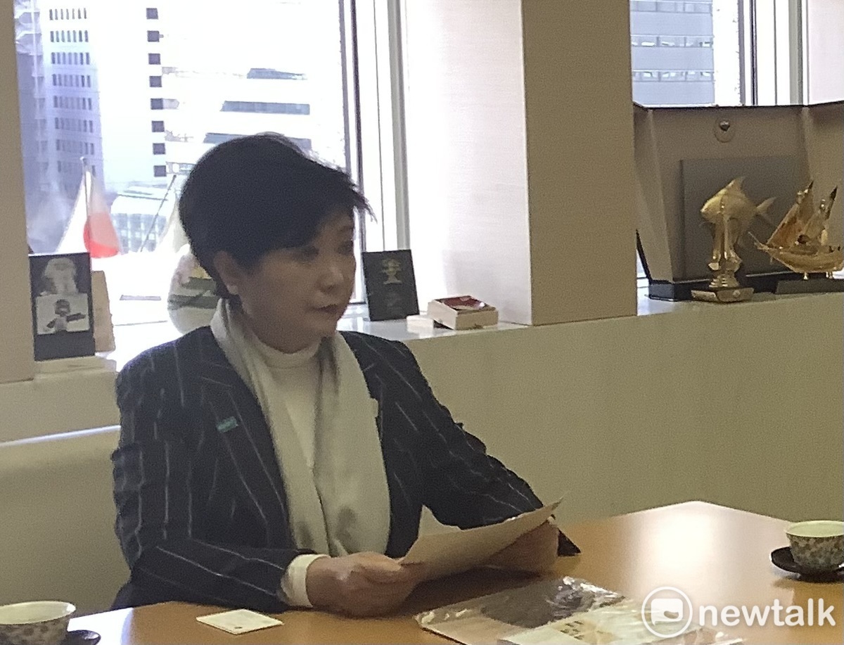 2020年的小池在都廳，這一年她人氣最旺，7月選舉拿了366萬票，史上第二高票。 圖：劉黎兒攝