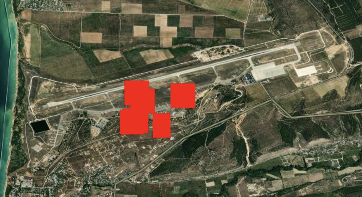 位於俄羅斯佔領克里米亞地區的貝爾貝克空軍基地遭烏克蘭以 ATACMS 戰術導彈攻擊，並引發嚴重火災。部分部署在該基地的俄軍戰機可能受損。 圖：翻攝自 @ukraine_map X 帳號