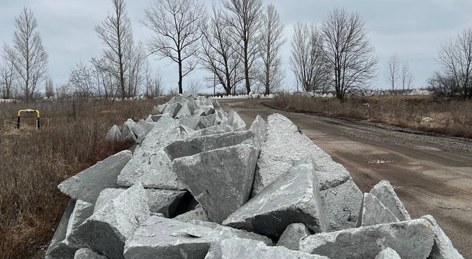 部分烏克蘭官員宣稱在哈爾科夫周邊地區修建昂貴的防禦工事，但卻完全沒有任何防禦能力。 圖：翻攝自 @Roberto05246129 X 帳號