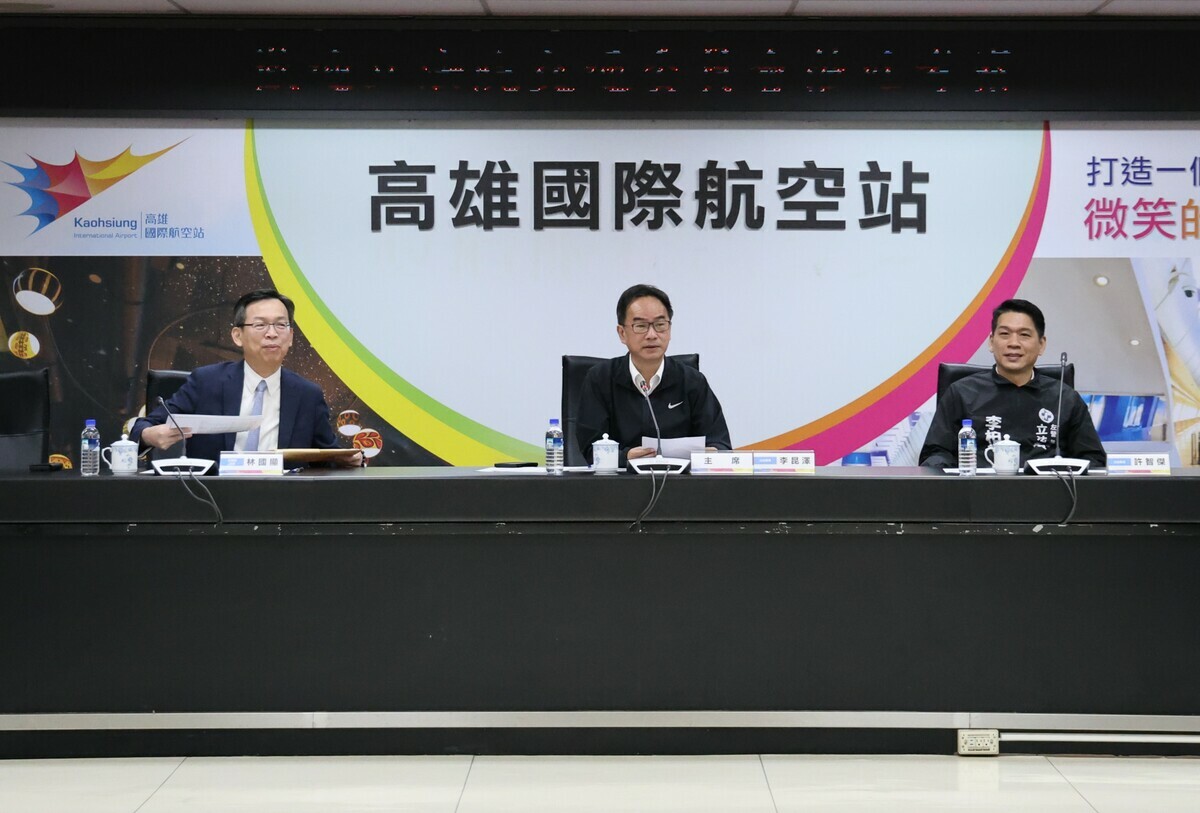 李昆澤(中)、李柏毅(右)邀交通部及民航局官員現場勘查小港機場。 圖：李昆澤服務處/提供
