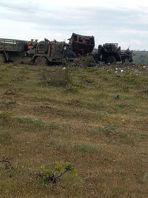 俄羅斯部署在貝爾貝克空軍基地的 S-300 與 S-400 防空系統的雷達在此次襲擊中被破壞，部分防空飛彈發射車也遭損毀。 圖：翻攝自  @Mylovanov  X 帳號