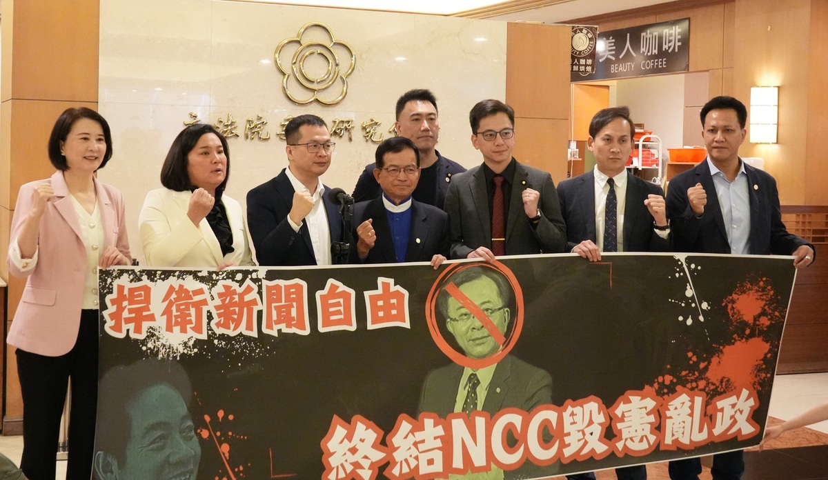 國民黨立委召開記者會，喊話力促《衛星廣電法》修法。 圖：羅智強辦公室/提供