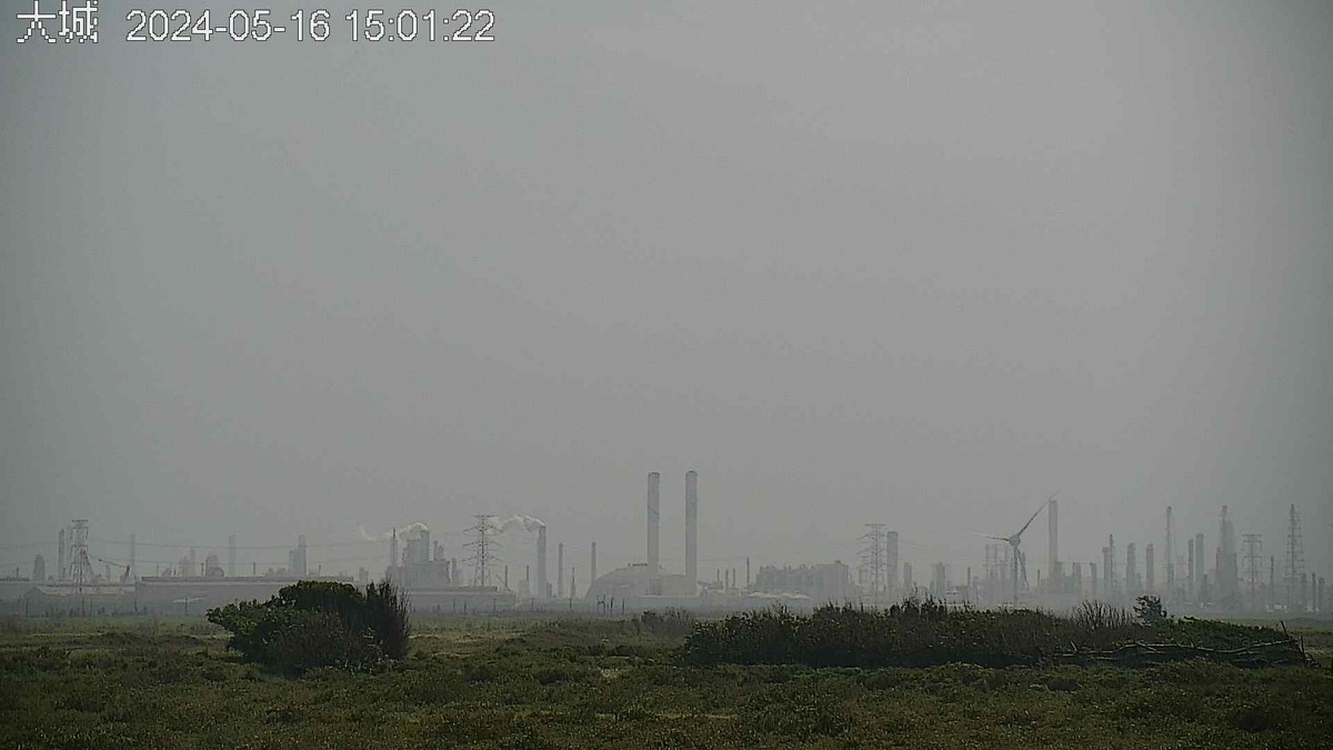 今日東北季風稍增強，凌晨起境外臭氧已逐漸影響台灣空氣品質，竹苗以南地區臭氧濃度多為80～110 ppb。 圖：取自空氣品質監測網