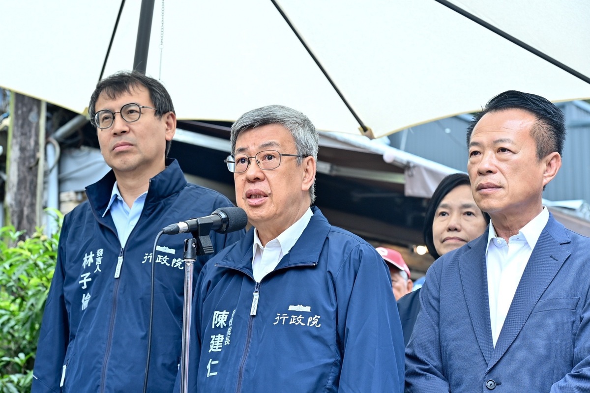行政院長陳建仁今（17）天到嘉義縣出席「阿里山林業鐵路42號隧道竣工典禮」前受訪。 圖：行政院提供