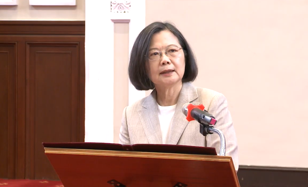 蔡英文卸任前最後一次在總統府內向同仁談話，感謝大家共同打拚，留下更好的台灣。 圖：總統府提供