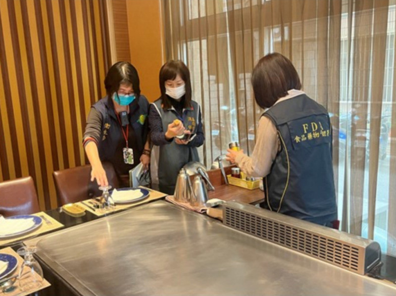 食藥署於今(17)日發布「鐵板燒和排餐餐飲業者」稽查成果。 圖：食藥署／提供
