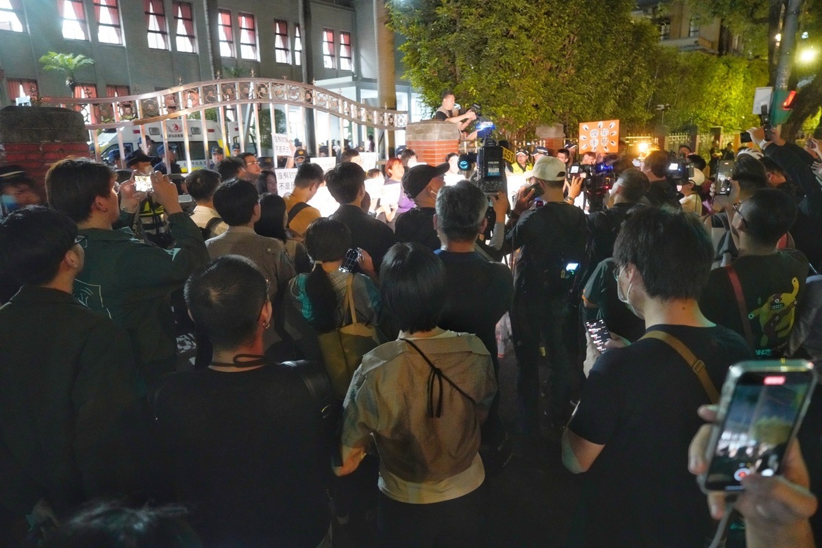 內幕》太陽花翻版？學生已集結近500人 傅崐萁急電北市警局調人