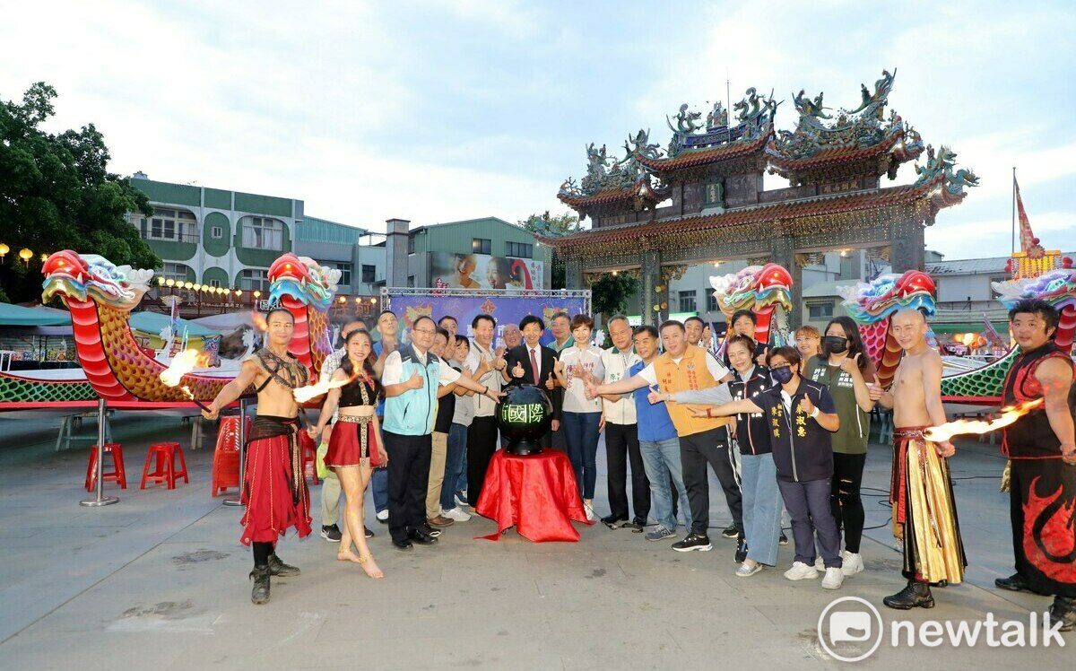 台南國際龍舟錦標賽龍舟點燈 祈願媽祖護佑賽事平安順利