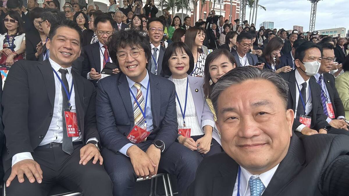 民進黨立委王定宇及其綠委同事一同出席賴清德總統就職典禮。 圖：翻攝自王定宇臉書