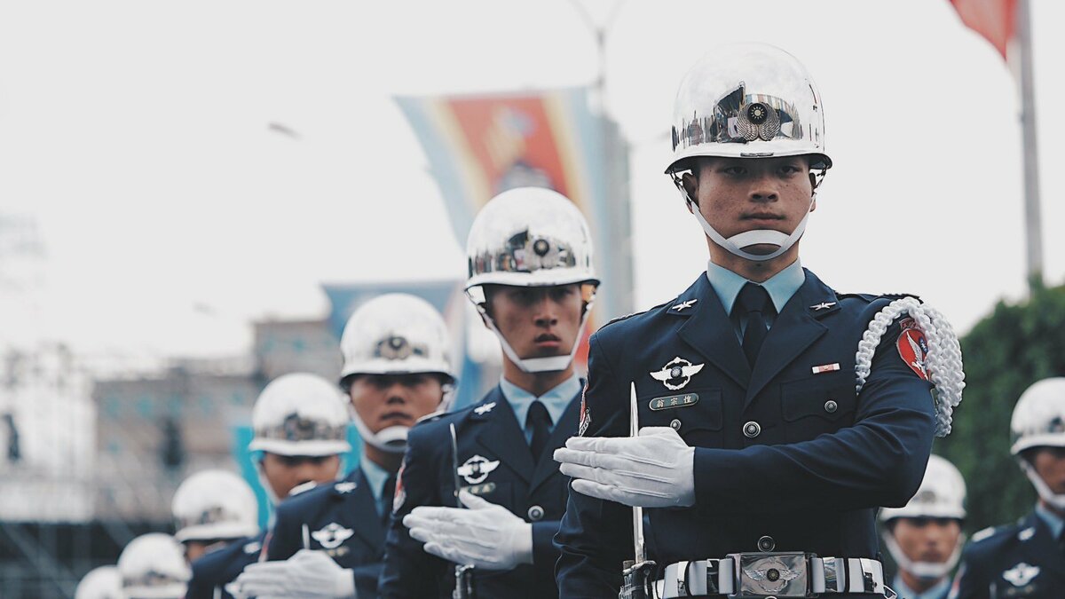 國軍聯合樂儀隊今（20）日在總統、副總統就職典禮暨慶祝大會執行國軍聯合樂儀隊操演。 圖：取自@mna_roc X