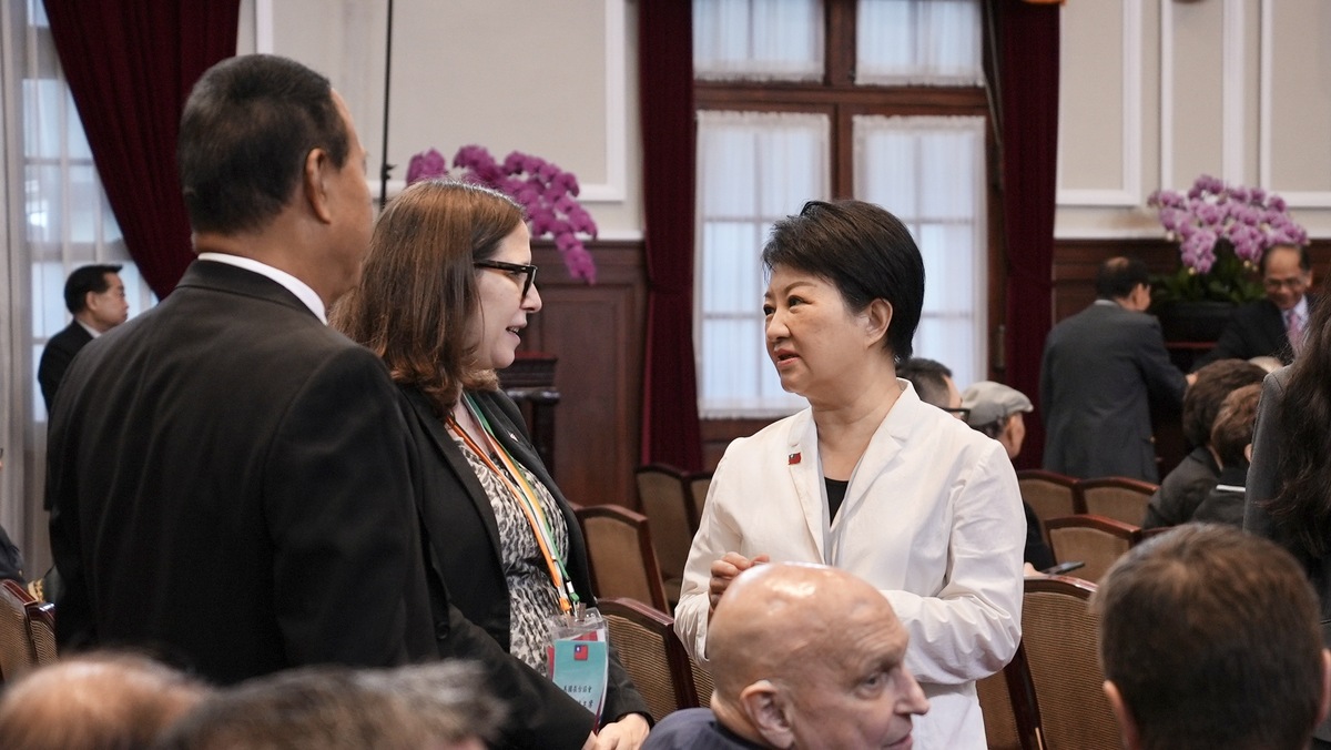 盧秀燕與主席羅森柏格互動熱絡。  圖：台中市政府/提供