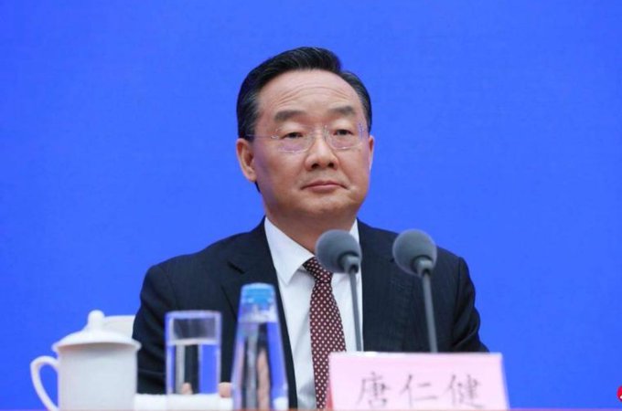 中共農業農村部的黨組書記兼部長，第二十屆中央委員之一的唐仁健近期被官方宣布調查，成為二十大之後第一位被官宣落馬的中央委員。 圖：翻攝自 @flyingpig2508 X 帳號