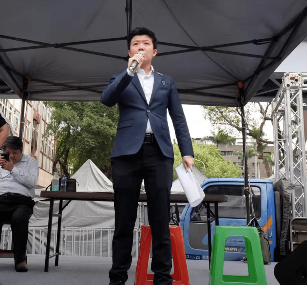 苗博雅感嘆地說道，某些太陽花夥伴現在選擇和國民黨站在一起。 圖：翻攝自經濟民主連合直播