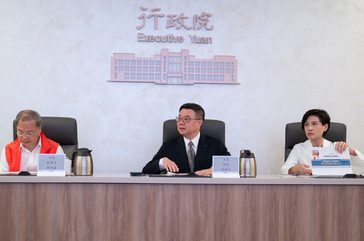 卓榮泰召開上任後首次「0403震災復原重建方案」專案會議。 圖：行政院提供