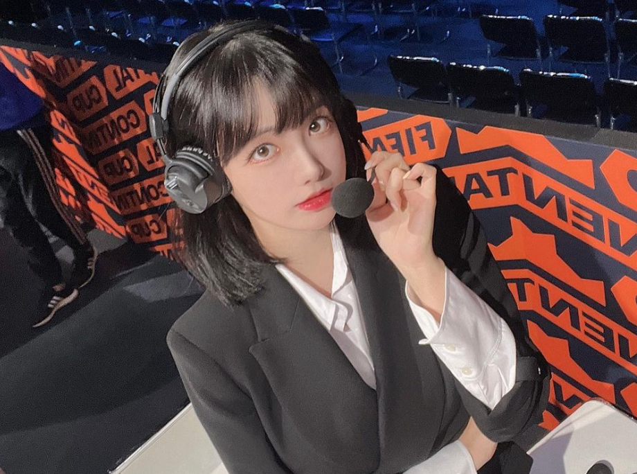 郭敏善日前在主持「PUBG Mobile Pro Series 2024」決賽頒獎典禮活動時，遭舞台四周的煙火擊中左臉，緊急送醫治療。 圖：翻攝自郭敏善IG