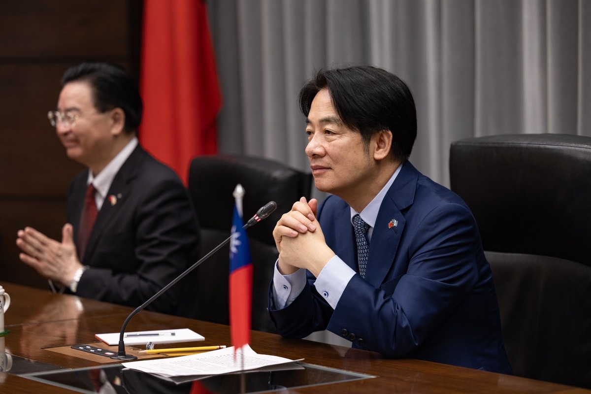 總統賴清德與瓜地馬拉總統阿雷瓦洛（Bernardo Arévalo）進行視訊談話。 圖：總統府提供