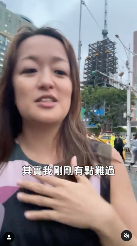 凱莉坦言被罵「滾出去」讓她有點難過，她只是想走到集會深處聽台上在講什麼。 圖：翻攝自凱莉IG