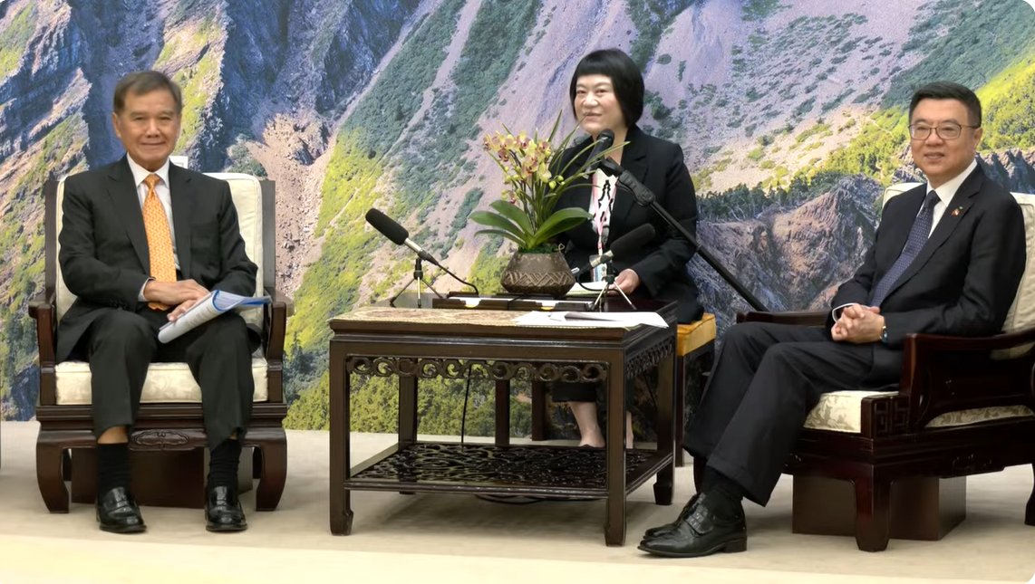 新任行政院長卓榮泰今（22）日展開他任期的首次接見外賓，由新加坡議長阿都拉率領的「新加坡阿都拉前國會議長慶賀團」一行。 圖：擷自直播畫面