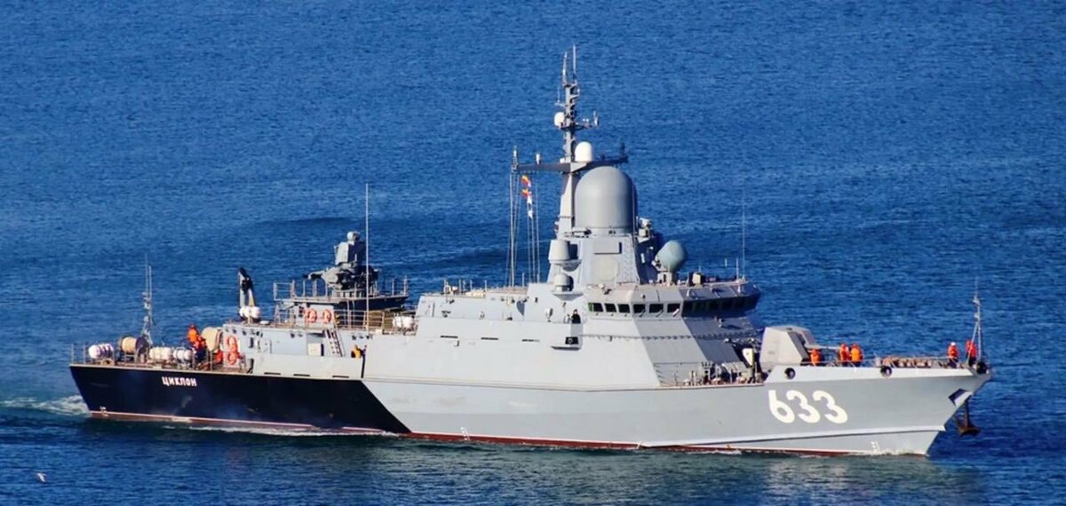 烏軍在塞瓦斯托波爾用 2 枚 ATACMS 飛彈，成功擊沉俄軍 22800 旋風飛彈艦。 圖：翻攝自 Ukrainian Front X（前推特）帳號