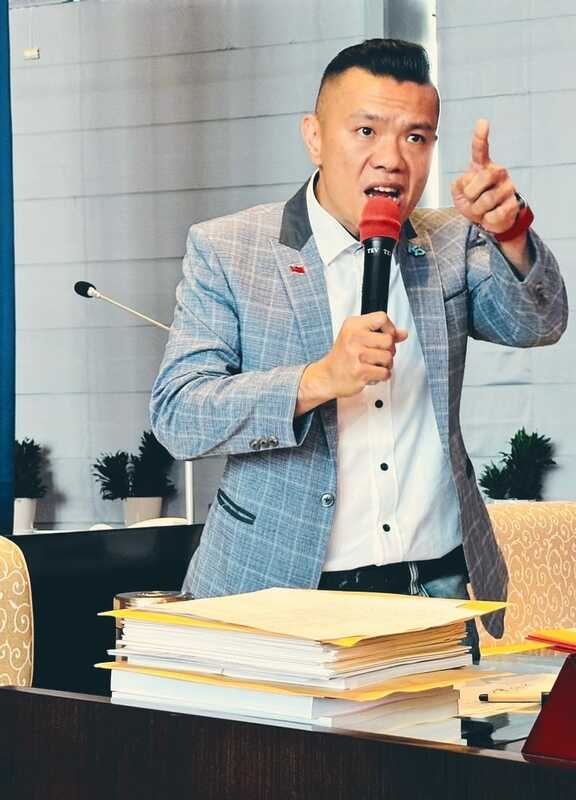 藍白聯手封殺總預算案，藍委羅廷瑋投「棄權」票，江和樹直言「很心寒」，當時他還呼籲小草支持羅，「我真的對不起小草」。 圖：取自江和樹臉書（資料照）