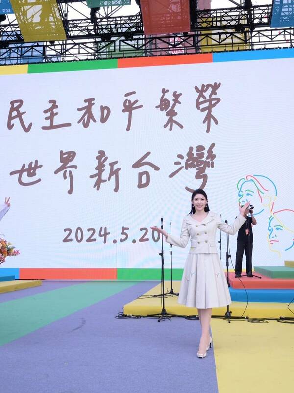 主持520就職典禮獲好評圈粉無數 主播劉宸希典禮最後感動哭了⋯⋯