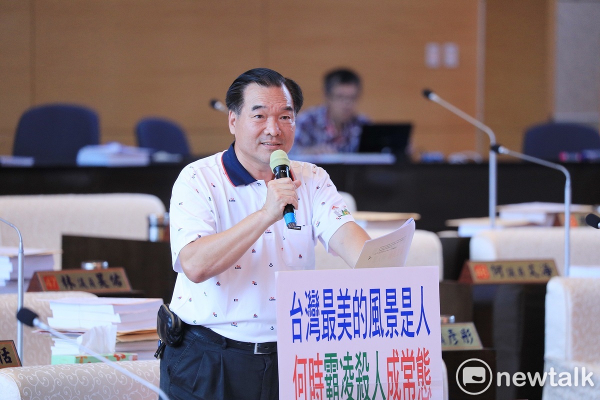 台中市議員賴義鍠質詢中捷砍人案，稱讚警察反應迅速。 圖：唐復年/攝