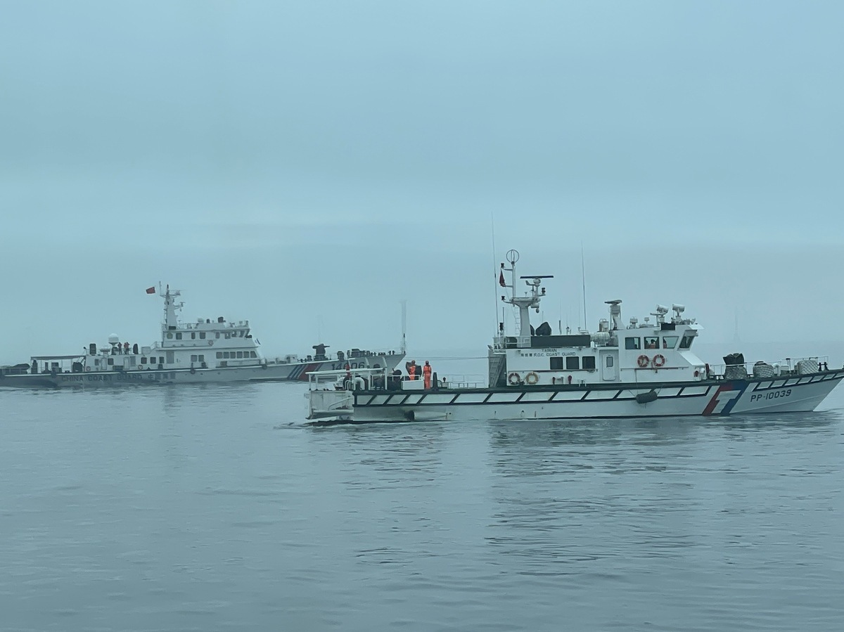 中國海警船侵擾烏坵禁限水域，海巡署巡防艇對應監控、驅離。 圖：海巡署提供
