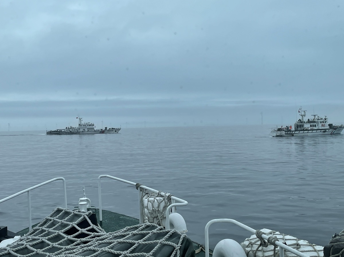 中國海警船侵擾烏坵禁限水域，海巡署巡防艇對應監控、驅離。 圖：海巡署提供