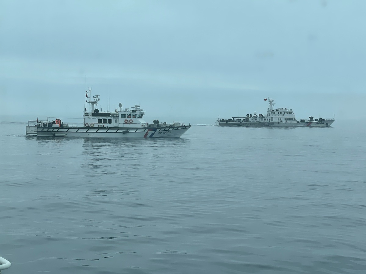 中國海警船侵擾烏坵禁限水域，海巡署巡防艇對應監控、驅離。 圖：海巡署提供