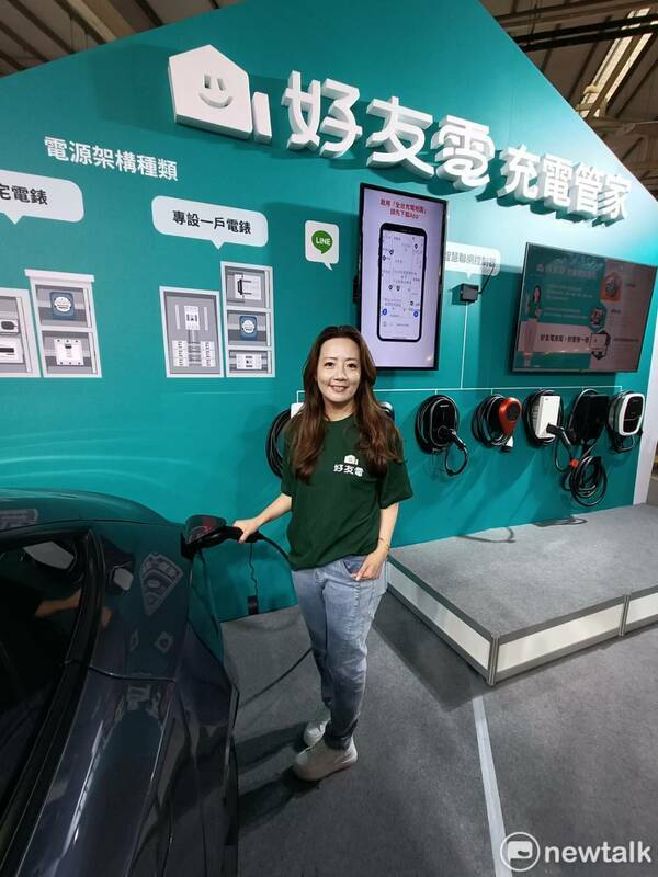 好友電總監陳靖文現場示範。 圖：唐復年/攝