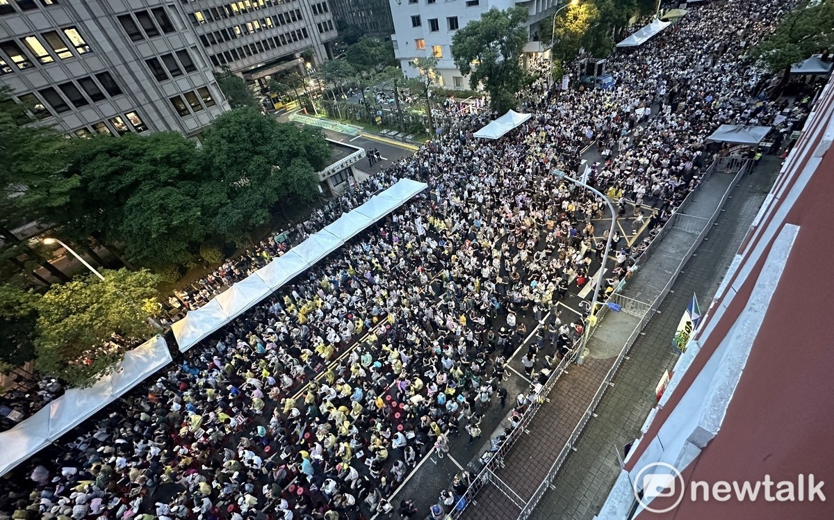 民團號召集結立法院 逾5萬人怒吼反國會濫權