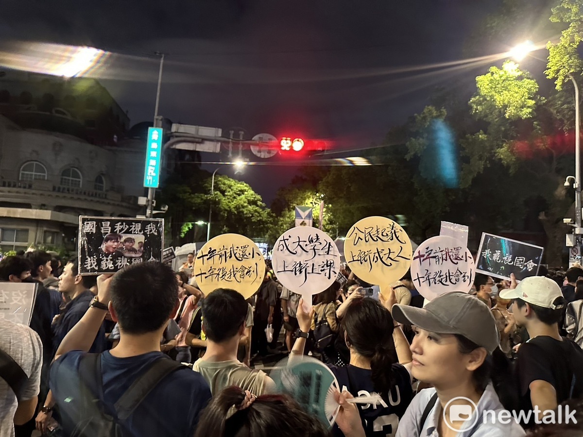 反對國會擴權，5月24日青島東路，抗議民眾滿溢。 圖：朱蒲青攝
