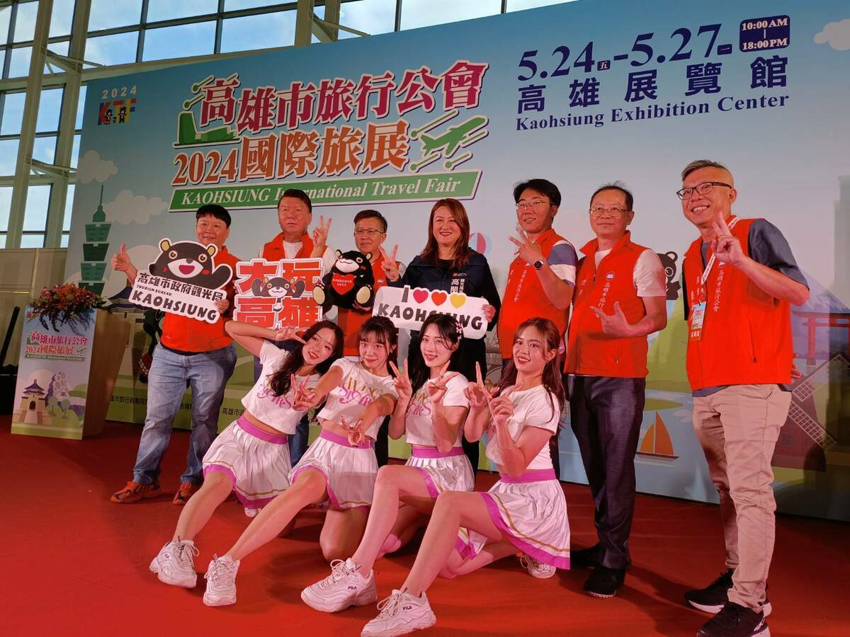 台鋼WingStars啦啦隊為高雄國際旅展應援。 圖：高雄市旅行公會/提供