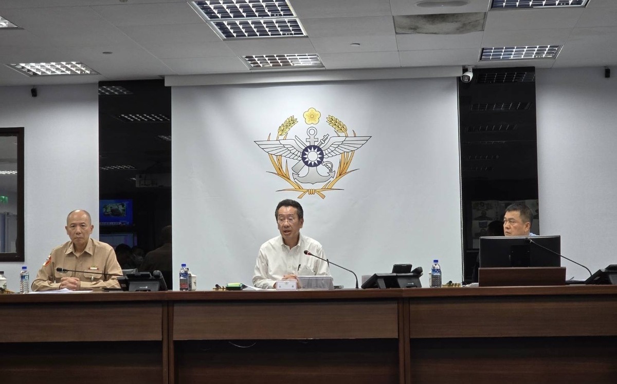 應對共軍擾台！顧立雄坐鎮應變中心聽取國防報告 要求「累積經驗」