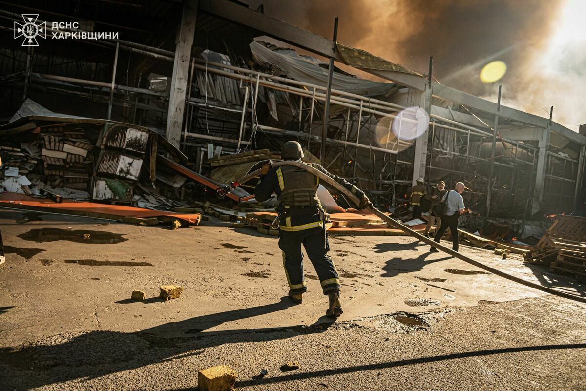 俄羅斯空襲烏東城市哈爾科夫（Kharkiv）一間五金賣場，造成至少6人死亡、40人受傷， 圖/取自總統澤倫斯基（Volodymyr Zelenskyy）臉書粉專